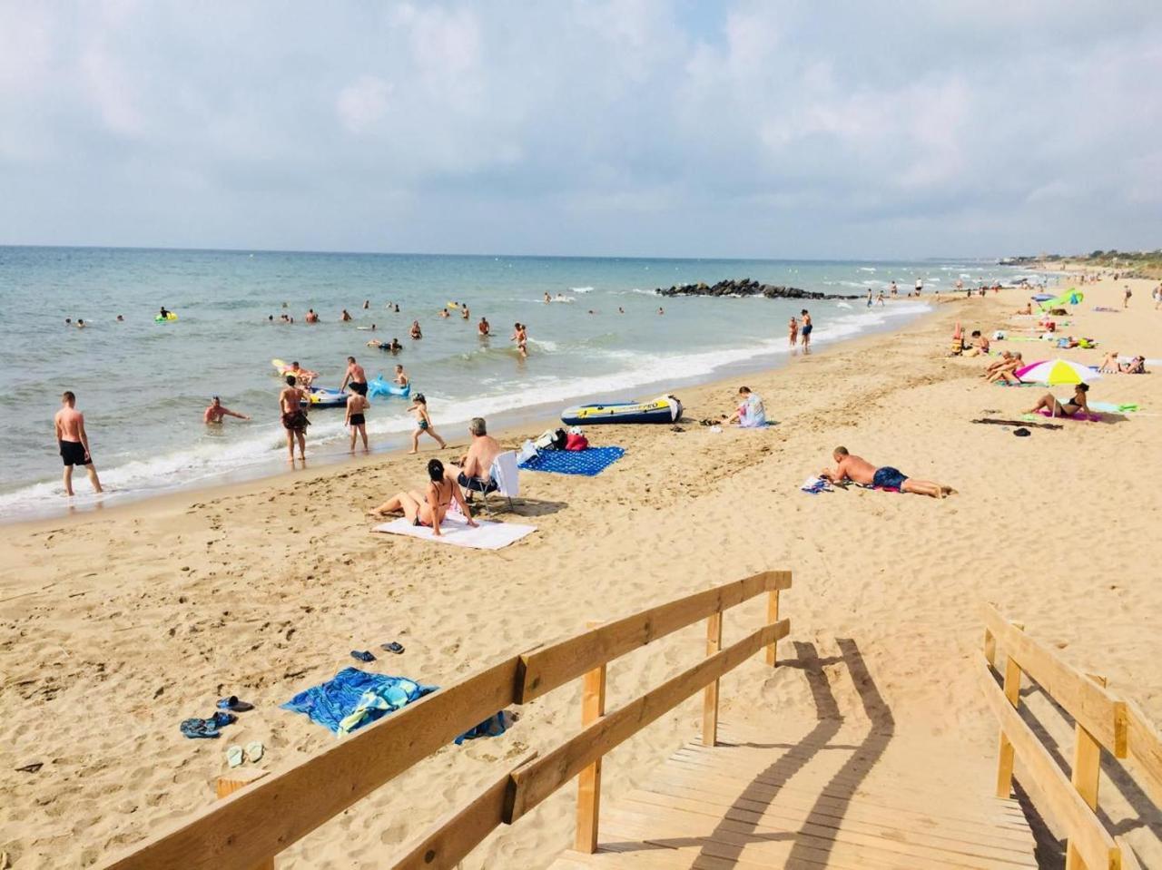 Camping Le Roucan West Vias Exterior photo
